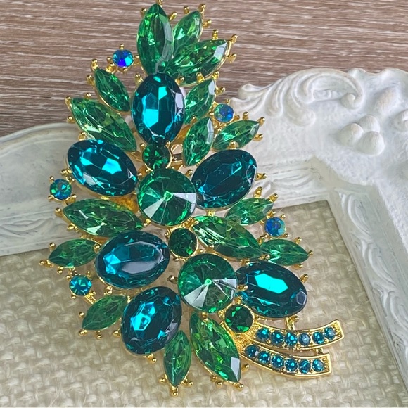 Jewelry - NEW Teal & Green Bling Brooch Pin Brooch Rhinestones Floral Spray